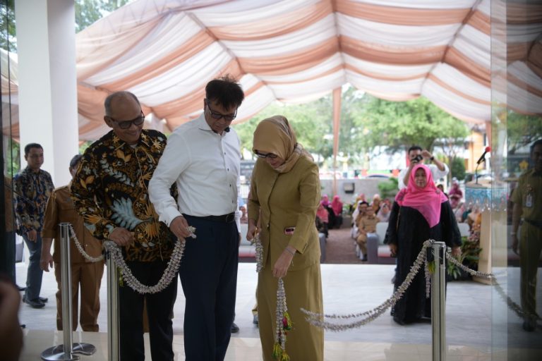 7b0931a4-fb2b-417a-9f28-80264f74680a