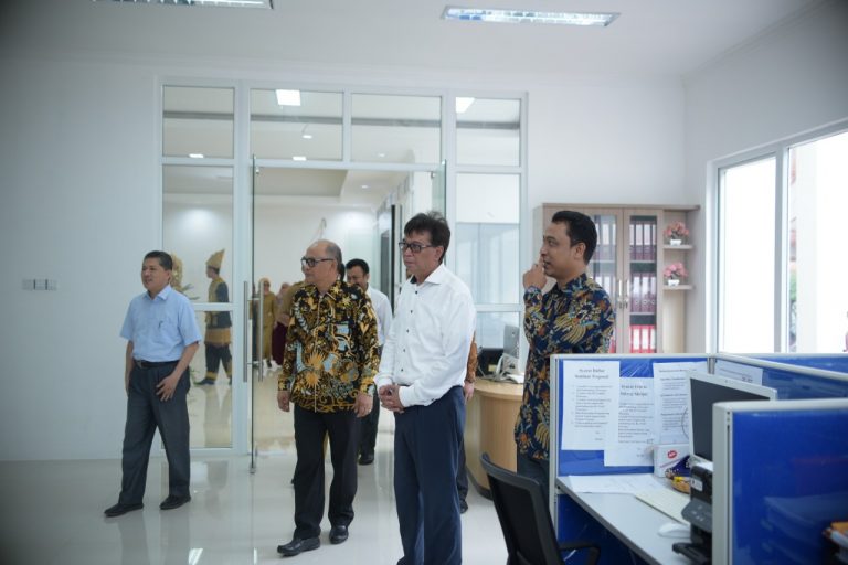 f6bdd647-3175-458c-a907-b8d77579807f