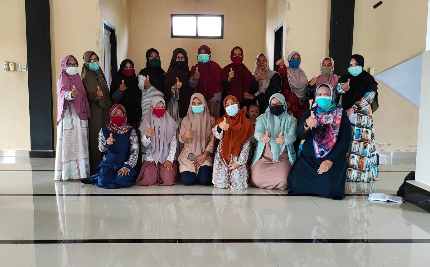 DOSEN FAKULTAS KEPERAWATAN EDUKASI HIPERTENSI PADA KADER LANSIA