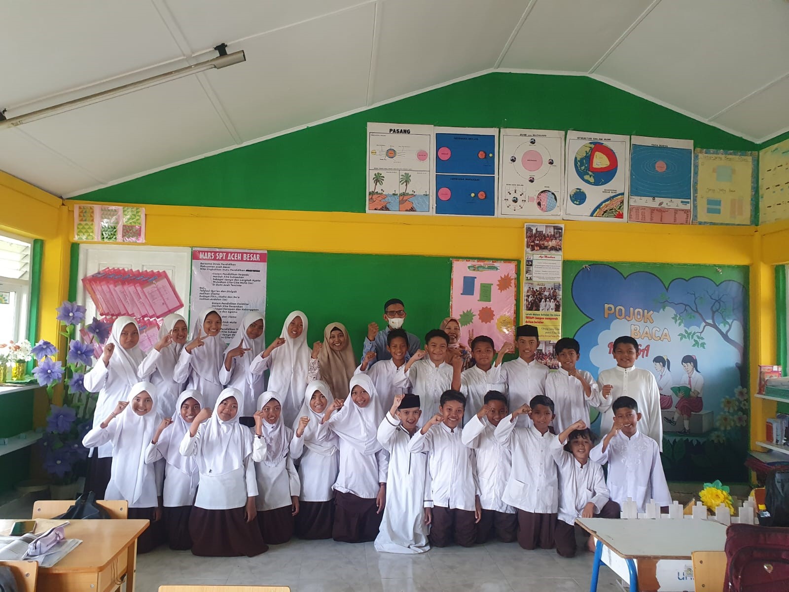 PENDIDIKAN KESEHATAN TENTANGPENTINGNYA SARAPAN PAGI PADA ANAK SEKOLAH DI SD NEGERI LAMBREUNG ACEH BESAR
