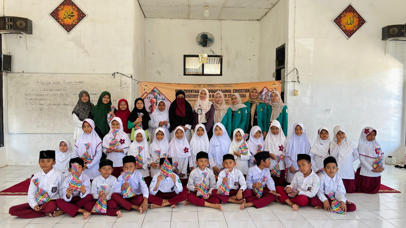 SIMULASI KESIAPSIAGAAN  KEBAKARAN DI SEKOLAH OLEH MAHASISWA KEPERAWATAN USK