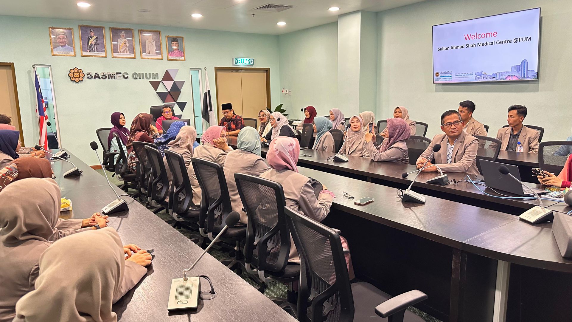 MENGASAH KOMPETENSI GLOBAL, MAHASISWA MAGISTER KEPERAWATAN USK LAKSANAKAN EDUCATIONAL TRIP KE IIUM MALAYSIA