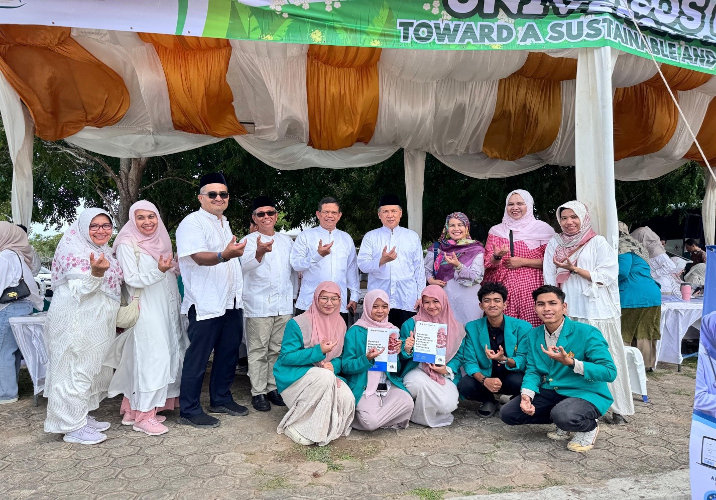 “REKAM MEDIS ELEKTRONIK PADA LANSIA BERBASIS KOMUNITAS” DI GAMPONG KOPELMA DARUSSALAM KECAMATAN SYIAH KUALA DIPAMERKAN PADA EXPO DALAM RANGKA MILAD UNIVERSITAS SYIAH KUALA