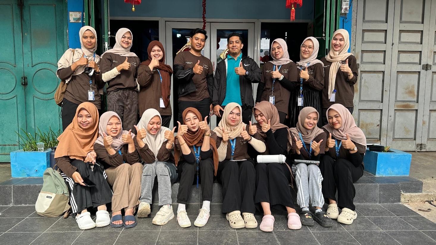 MAHASISWA PROFESI NERS USK MELAKSANAKAN KEGIATAN SENAM HIPERTENSI BERSAMA PARA MASYARAKAT GAMPONG PEUNAYONG, KECAMATAN KUTA ALAM BANDA ACEH