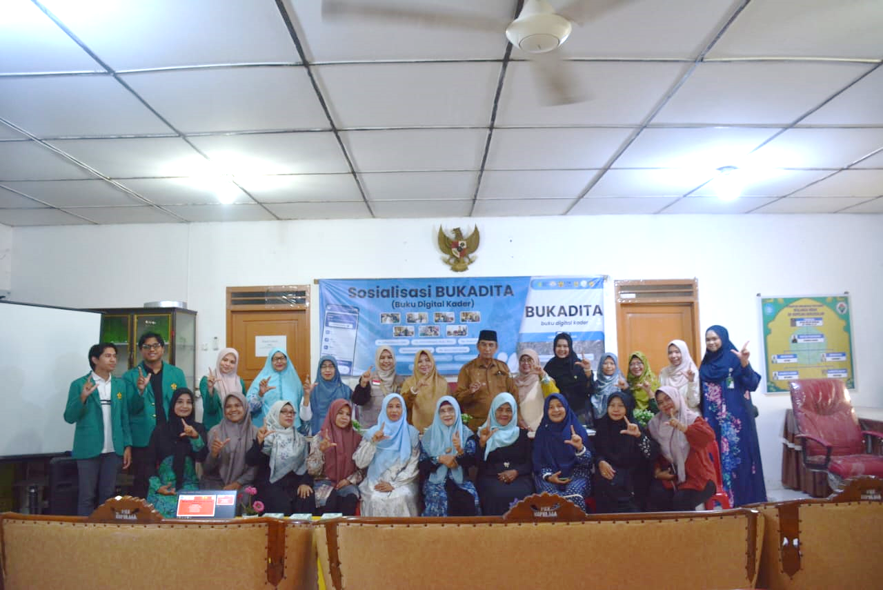TIM PENGABDIAN KEPADA MASYARAKAT UNIVERSITAS SYIAH KUALA SOSIALISASIKAN WEBSITE BUKU KADER DIGITAL (BUKADITA): DORONG TRANSFORMASI DIGITAL POSYANDU