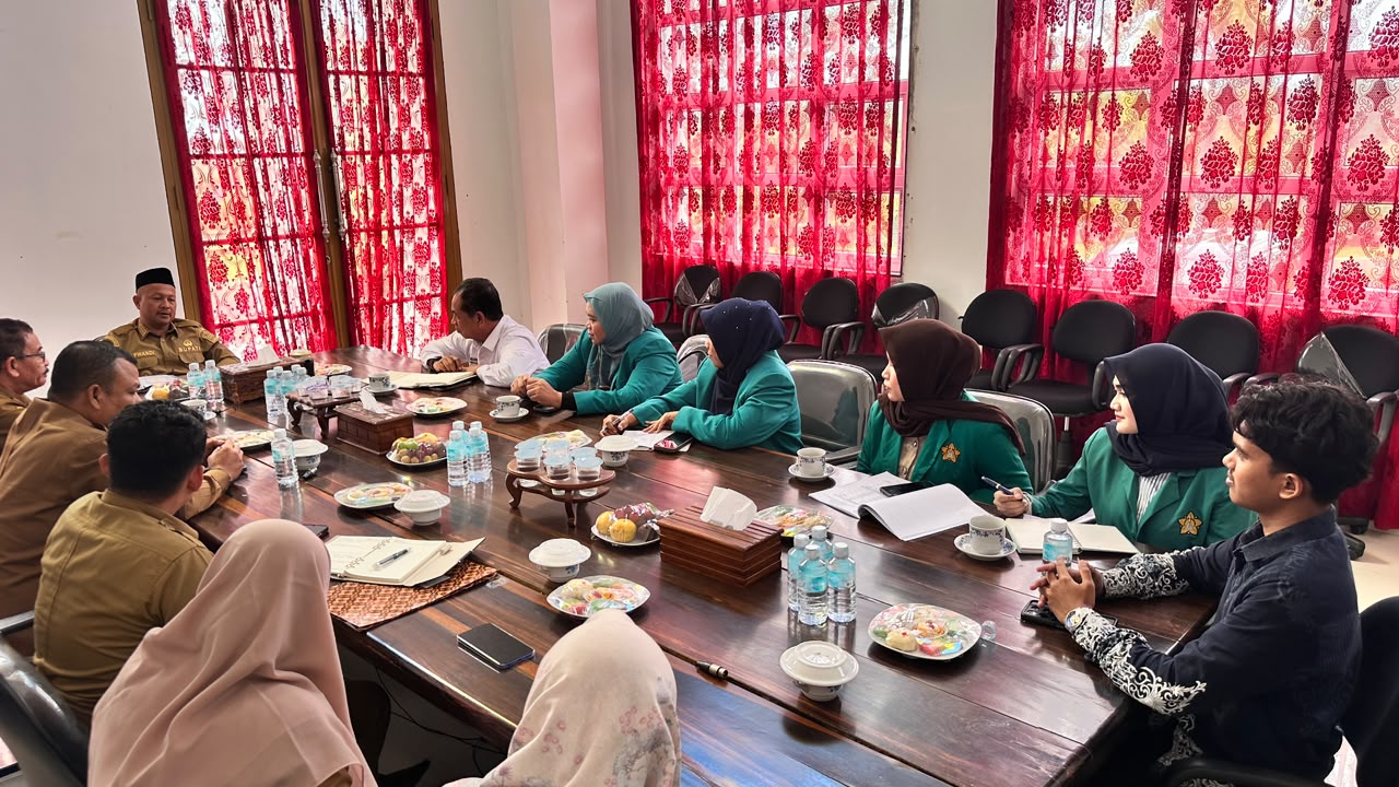 DEKAN FAKULTAS KEPERAWATAN UNIVERSITAS SYIAH KUALA BERSAMA JAJARAN PIMPINAN DAN PANITIA GEMPAR-14 MELAKUKAN AUDIENSI DENGAN BUPATI ACEH JAYA