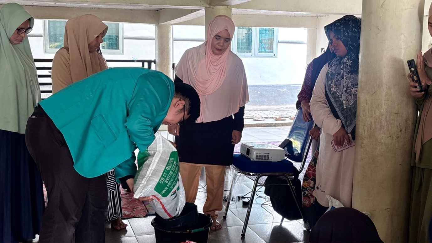 TIM MAEN MAEN VDP USK HADIRKAN EDUKASI PENGELOLAAN SAMPAH MELALUI VIDEO “NA GUNA” DI ACEH BESAR